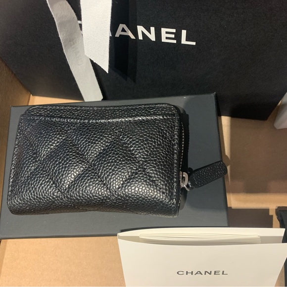 Chanel zipped card holder - Picture 3 of 8